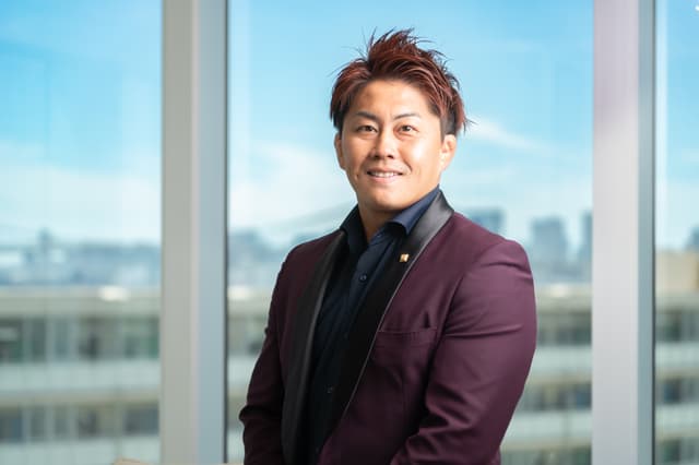 元柔道家・警察官から起業家へ。「3分の映像」で企業の未来を変える、経営者の「小さなお守り」